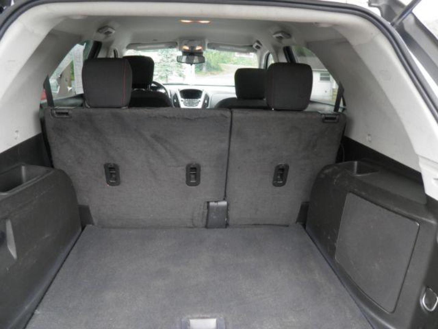 2015 White Chevrolet Equinox 1LT (2GNFLFEK3F6) with an 3.6L V6 engine, AT transmission, located at 15520 McMullen Hwy SW, Belair, MD, 21502, (301) 729-3700, 39.581375, -78.846451 - Photo#4