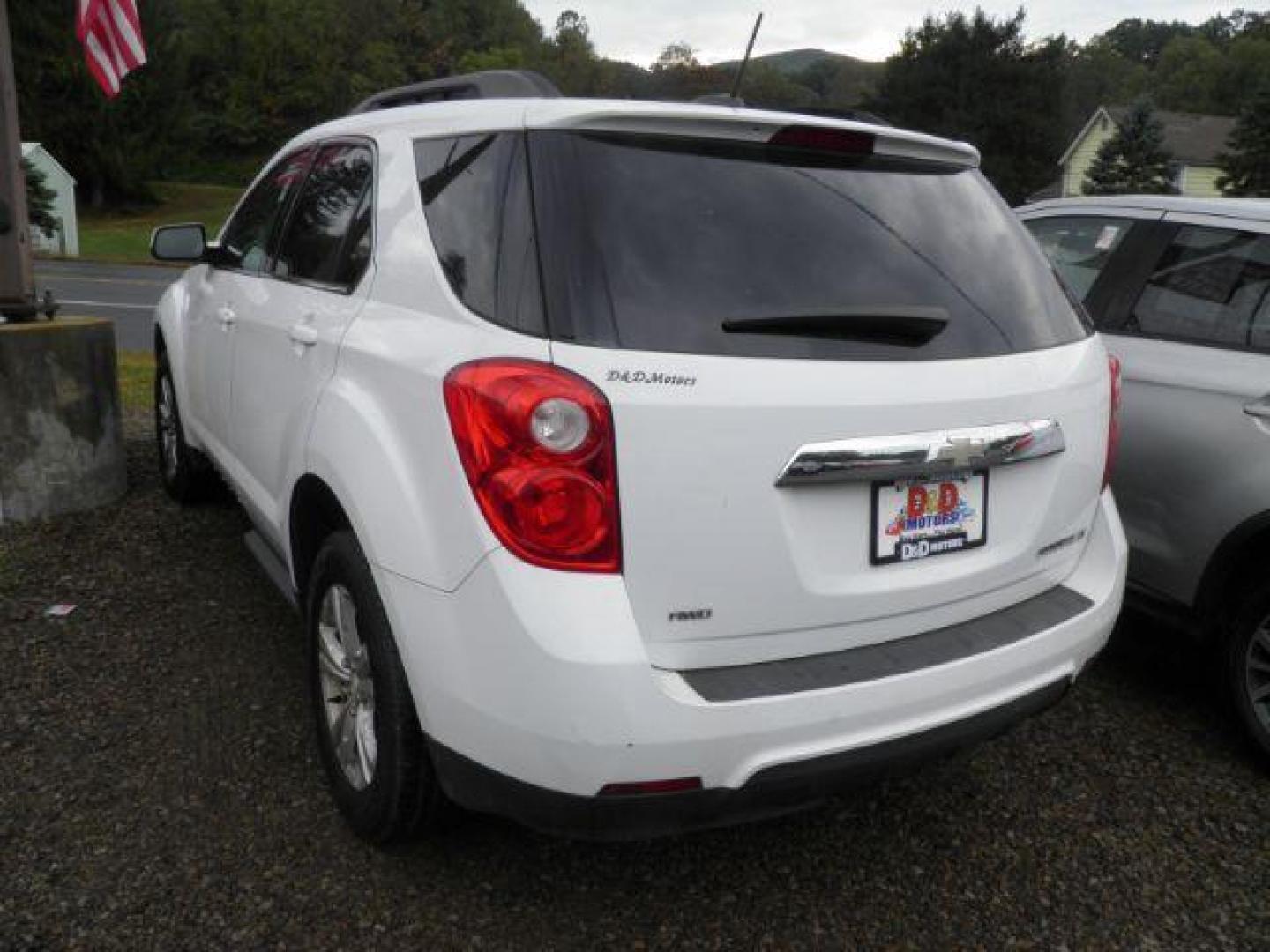 2015 White Chevrolet Equinox 1LT (2GNFLFEK3F6) with an 3.6L V6 engine, AT transmission, located at 15520 McMullen Hwy SW, Belair, MD, 21502, (301) 729-3700, 39.581375, -78.846451 - Photo#5