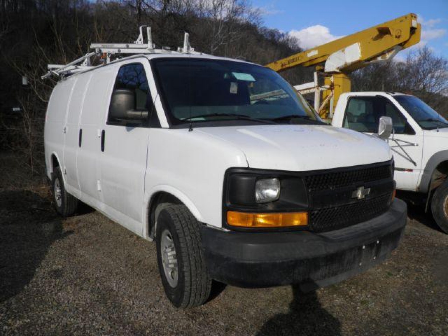 2015 WHITE /White Chevrolet Express CARGO VAN (1GCWGFCF6F1) with an 4.8L V8 FFV engine, AT transmission, located at 19521 New George's Creek Rd SW, Barton, MD, 21521, (301) 463-2404, 39.524323, -79.017906- Photo#2