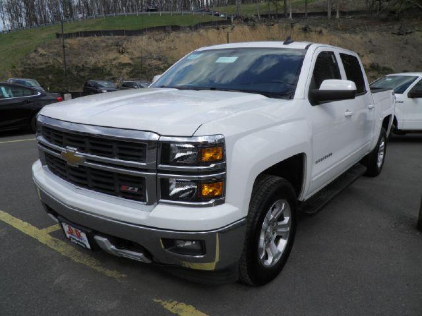 2015 WHITE Chevrolet Silverado 1500 2LT (3GCUKRECXFG) with an 3.4L V6 engine, AT transmission, located at 19521 New George's Creek Rd SW, Barton, MD, 21521, (301) 463-2404, 39.524323, -79.017906- Photo#0