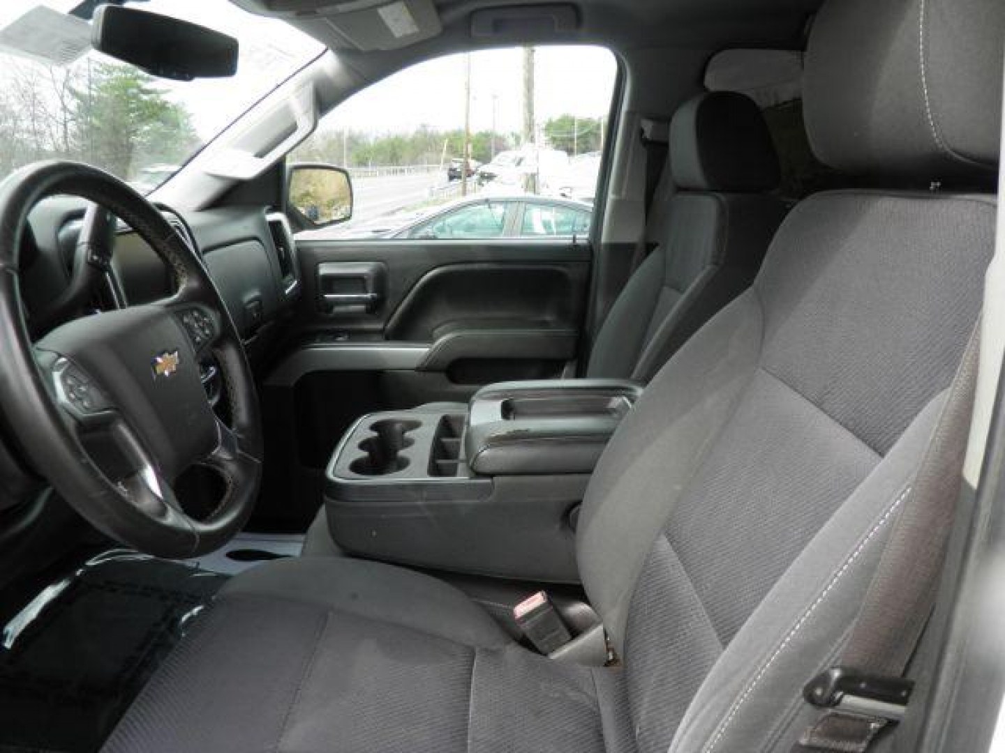 2015 WHITE Chevrolet Silverado 1500 2LT (3GCUKRECXFG) with an 3.4L V6 engine, AT transmission, located at 19521 New George's Creek Rd SW, Barton, MD, 21521, (301) 463-2404, 39.524323, -79.017906- Photo#1