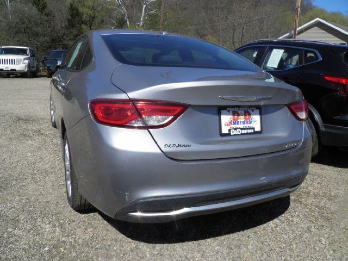 2015 GRAY Chrysler 200 Limited (1C3CCCAB0FN) with an 2.4L L4 engine, AT transmission, located at 19521 New George's Creek Rd SW, Barton, MD, 21521, (301) 463-2404, 39.524323, -79.017906- Photo#4