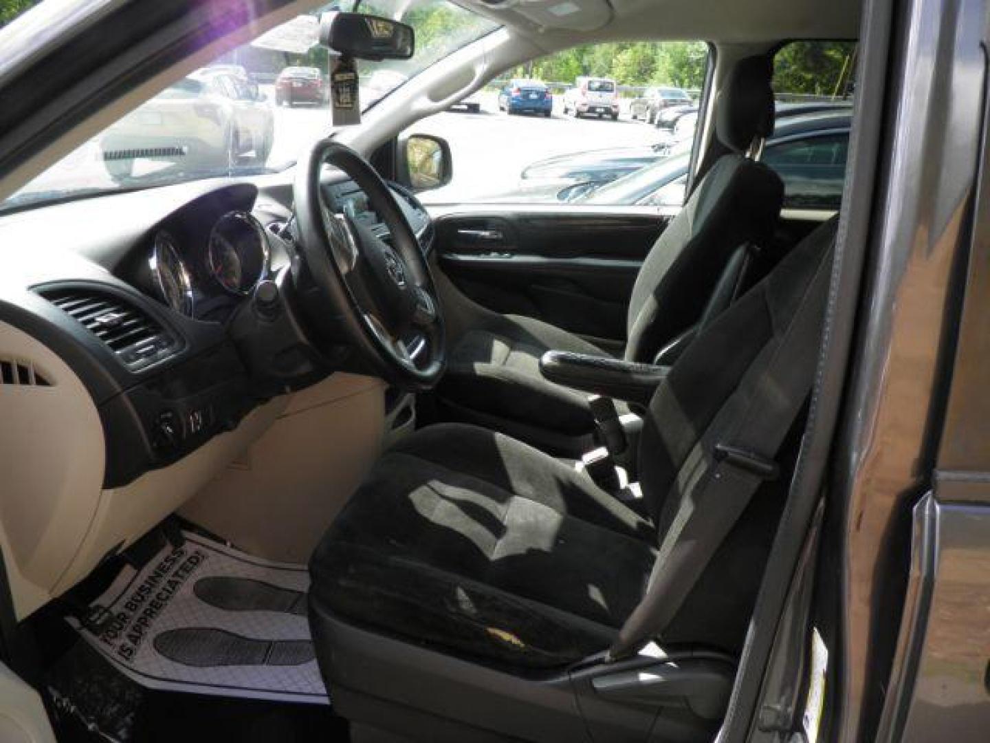 2015 GRAY Dodge Grand Caravan SE (2C4RDGBG0FR) with an 3.6l V6 engine, AT transmission, located at 15520 McMullen Hwy SW, Belair, MD, 21502, (301) 729-3700, 39.581375, -78.846451 - Photo#1