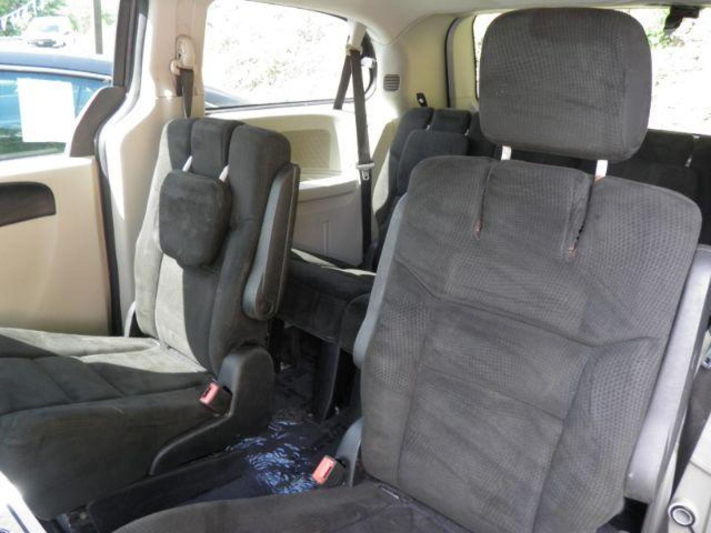 2015 GRAY Dodge Grand Caravan SE (2C4RDGBG0FR) with an 3.6l V6 engine, AT transmission, located at 15520 McMullen Hwy SW, Belair, MD, 21502, (301) 729-3700, 39.581375, -78.846451 - Photo#3