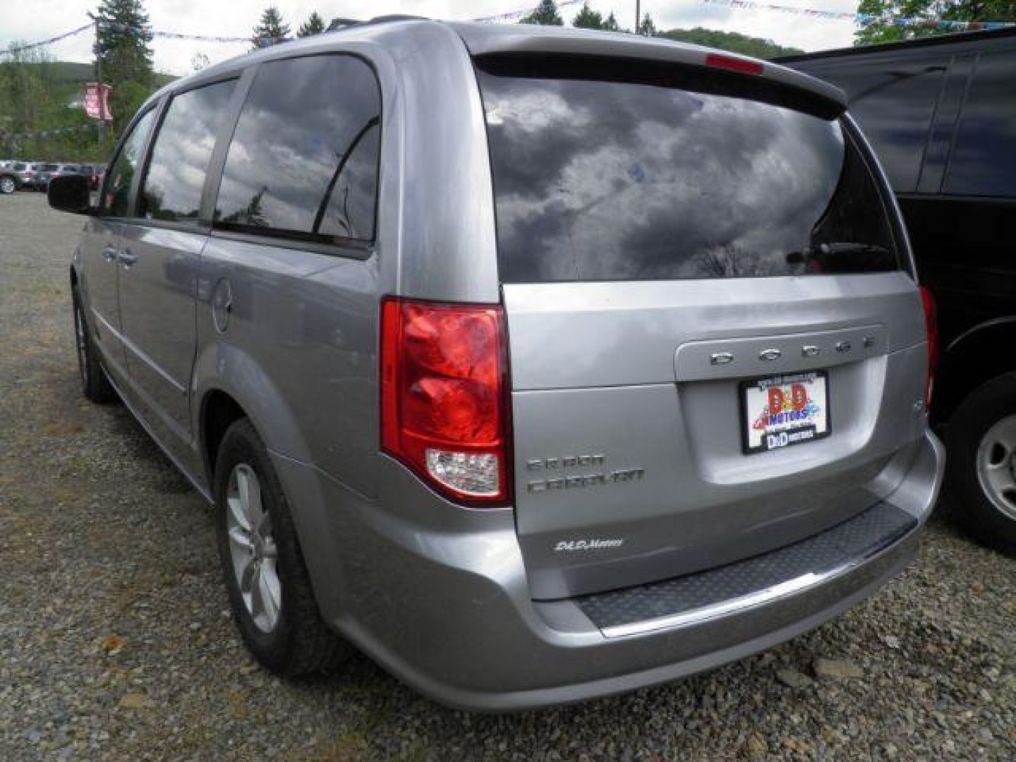 2015 SILVER Dodge Grand Caravan SXT (2C4RDGCG5FR) with an 3.5L V6 engine, AT transmission, located at 19521 New George's Creek Rd SW, Barton, MD, 21521, (301) 463-2404, 39.524323, -79.017906- Photo#5