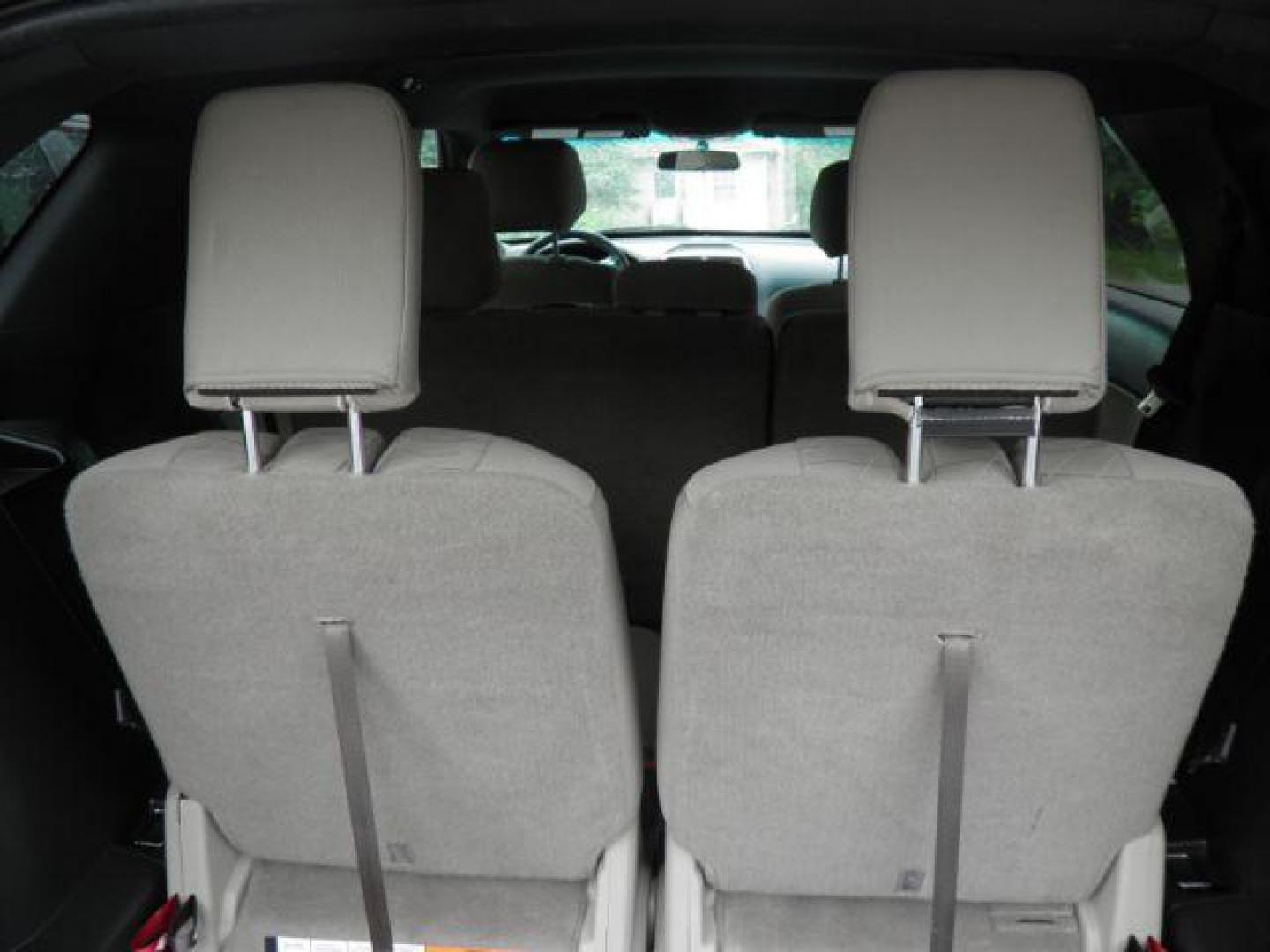 2015 SILVER Ford Explorer BASE (1FM5K8B83FG) with an 3.6L V6 engine, AT transmission, located at 19521 New George's Creek Rd SW, Barton, MD, 21521, (301) 463-2404, 39.524323, -79.017906 - Photo#5