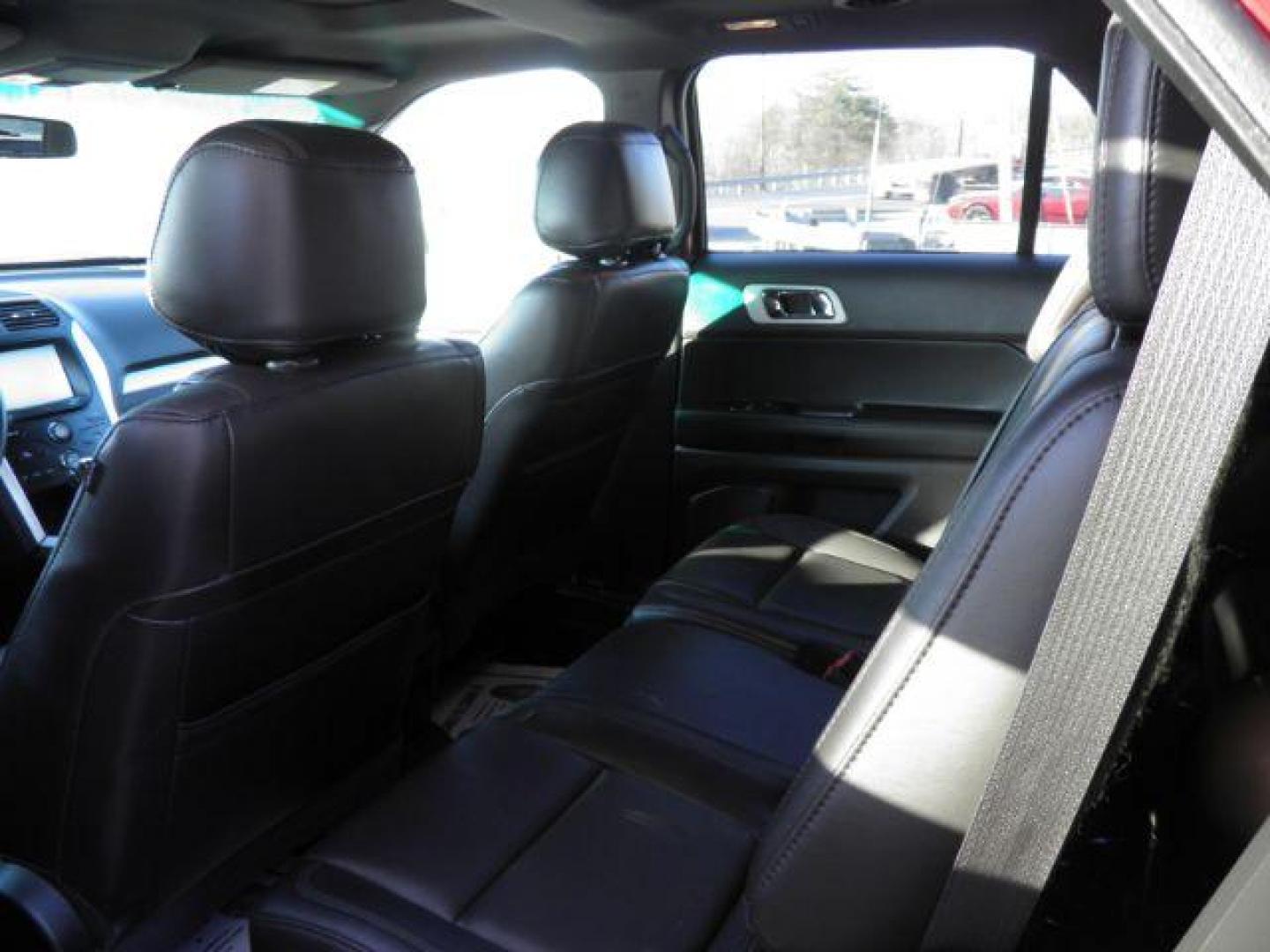 2015 Red Ford Explorer XLT (1FM5K8D81FG) with an 3.5L V6 engine, AT transmission, located at 15520 McMullen Hwy SW, Belair, MD, 21502, (301) 729-3700, 39.581375, -78.846451 - Photo#3