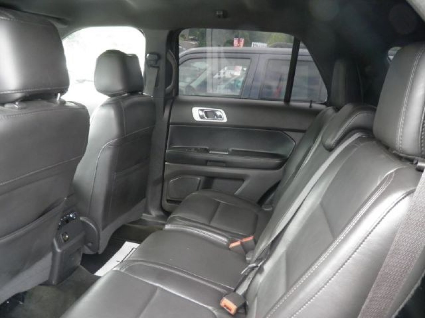 2015 SILVER Ford Explorer XLT (1FM5K8D82FG) with an 3.5L V-6 DOHC engine, located at 19521 New George's Creek Rd SW, Barton, MD, 21521, (301) 463-2404, 39.524323, -79.017906- Photo#3