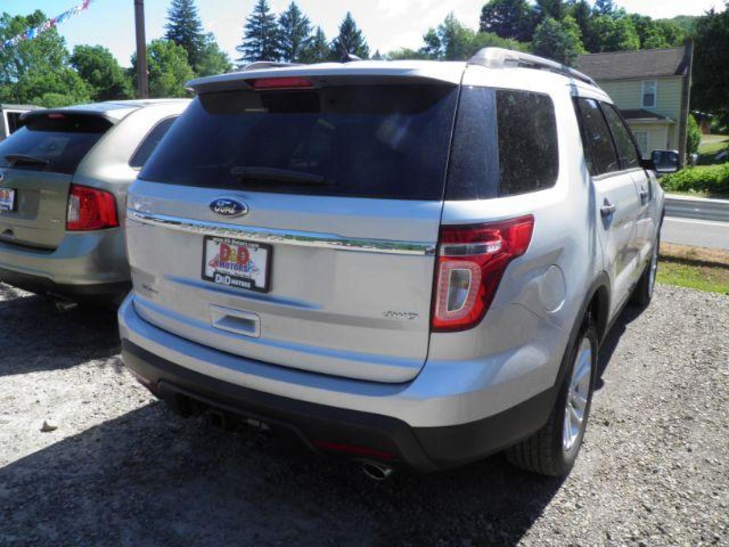 2015 SILVER Ford Explorer Base 4WD (1FM5K8B82FG) with an 3.5L V6 engine, AT transmission, located at 19521 New George's Creek Rd SW, Barton, MD, 21521, (301) 463-2404, 39.524323, -79.017906 - Photo#5