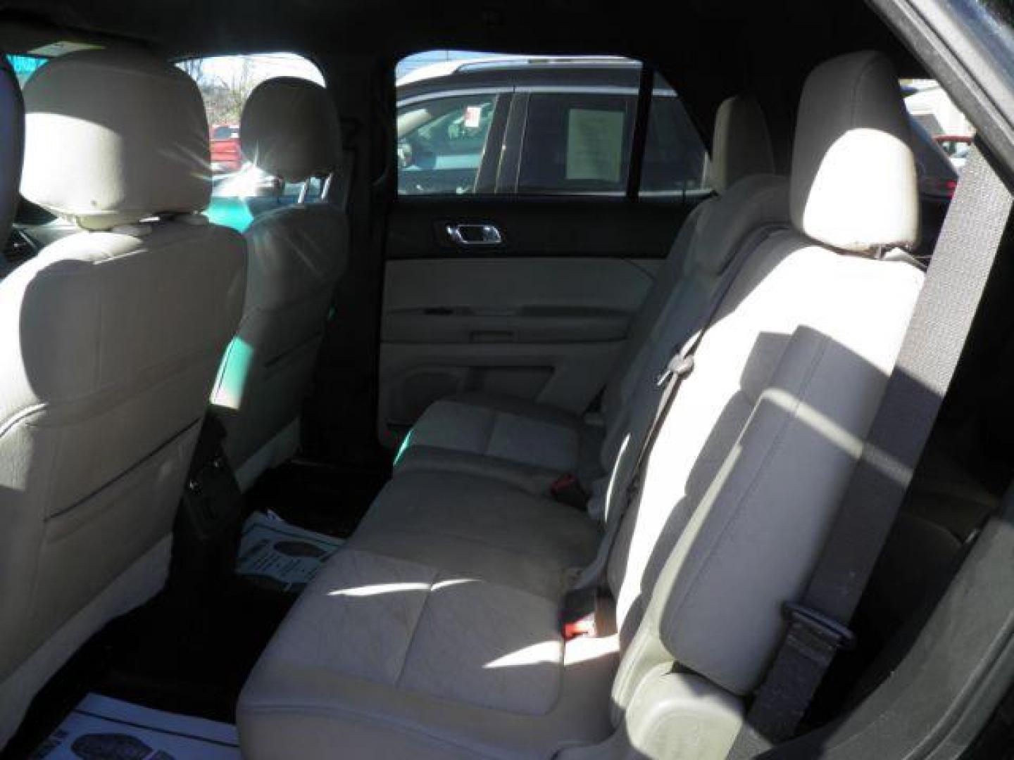 2015 BLACK Ford Explorer Base 4WD (1FM5K8B84FG) with an 3.5L V6 engine, AT transmission, located at 15520 McMullen Hwy SW, Belair, MD, 21502, (301) 729-3700, 39.581375, -78.846451 - Photo#3
