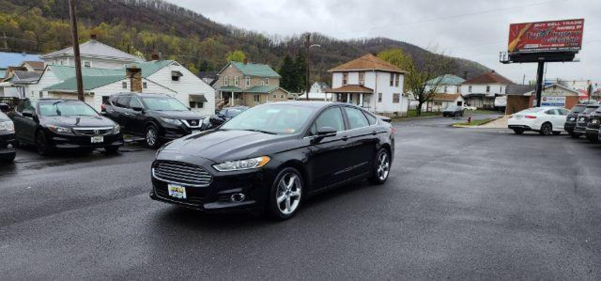 2015 BLACK /Charcoal Black Ford Fusion SE (3FA6P0H70FR) with an 2.5 L4 engine, AT transmission, located at 15520 McMullen Hwy SW, Belair, MD, 21502, (301) 729-3700, 39.581375, -78.846451 - FOR A BETTER PRICE CALL PAUL AT 301-268-8150 - Photo#2