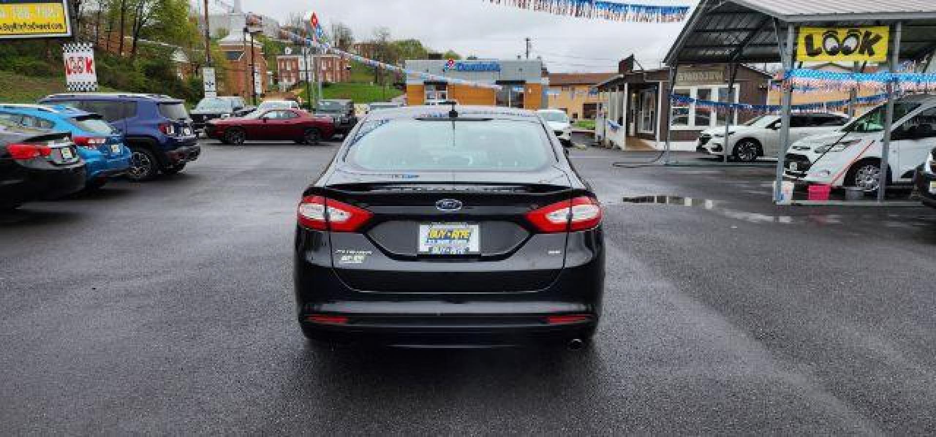 2015 BLACK /Charcoal Black Ford Fusion SE (3FA6P0H70FR) with an 2.5 L4 engine, AT transmission, located at 15520 McMullen Hwy SW, Belair, MD, 21502, (301) 729-3700, 39.581375, -78.846451 - FOR A BETTER PRICE CALL PAUL AT 301-268-8150 - Photo#9