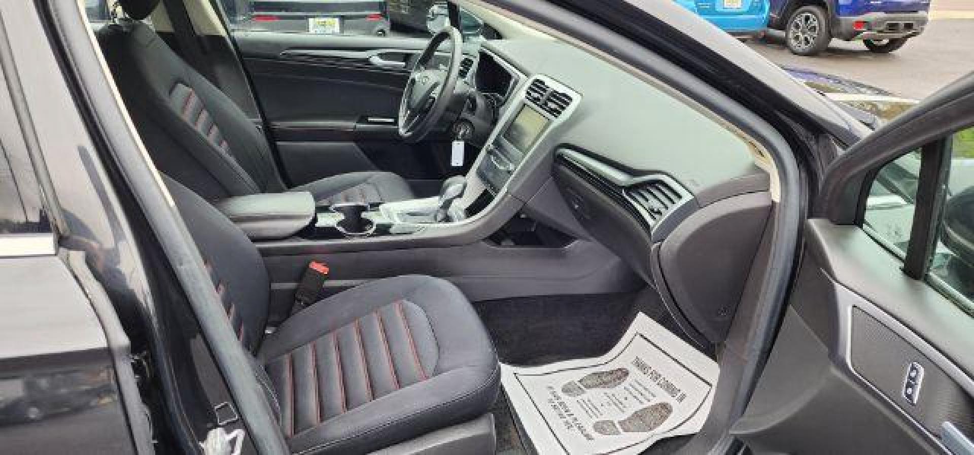 2015 BLACK /Charcoal Black Ford Fusion SE (3FA6P0H70FR) with an 2.5 L4 engine, AT transmission, located at 15520 McMullen Hwy SW, Belair, MD, 21502, (301) 729-3700, 39.581375, -78.846451 - FOR A BETTER PRICE CALL PAUL AT 301-268-8150 - Photo#14