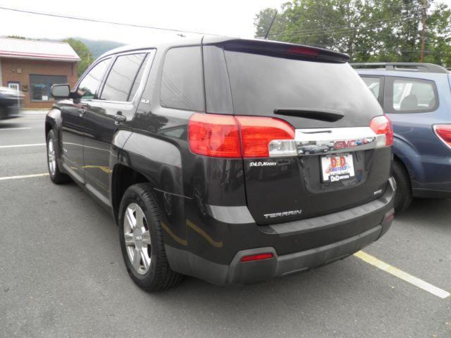 2015 Gray GMC Terrain SLE1 AWD (2GKFLVEK6F6) with an 2.4L I4 engine, AT transmission, located at 15520 McMullen Hwy SW, Belair, MD, 21502, (301) 729-3700, 39.581375, -78.846451 - Photo#5