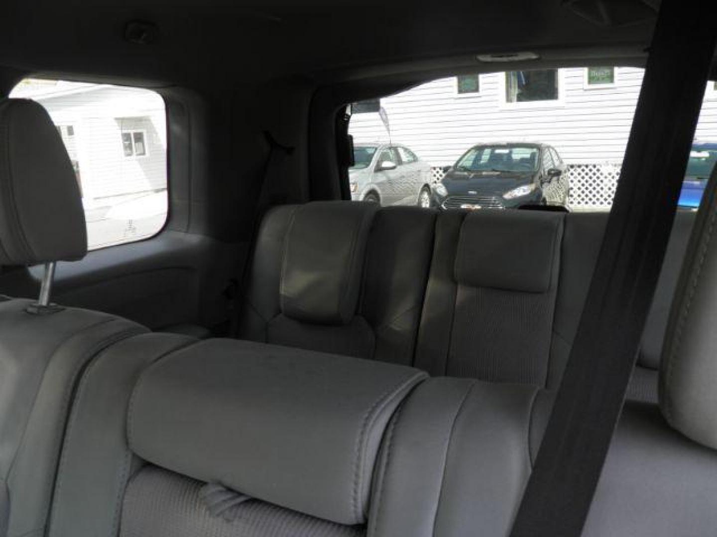 2015 Silver Honda Pilot SE (5FNYF4H37FB) with an 3.5L V6 engine, AT transmission, located at 19521 New George's Creek Rd SW, Barton, MD, 21521, (301) 463-2404, 39.524323, -79.017906 - Photo#4