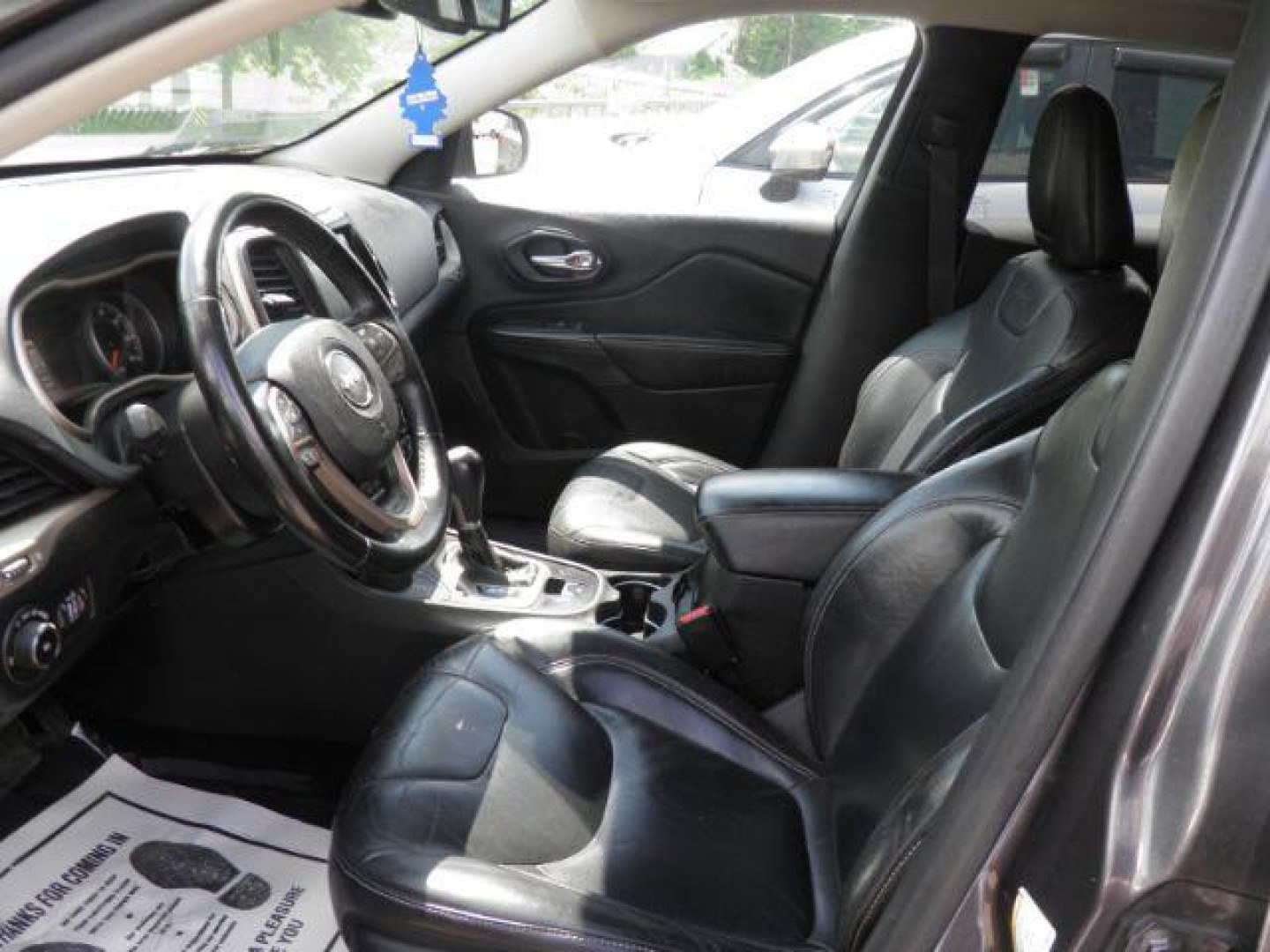2015 GRAY Jeep Cherokee Limited (1C4PJMDB4FW) with an 2.4L L4 engine, AT transmission, located at 19521 New George's Creek Rd SW, Barton, MD, 21521, (301) 463-2404, 39.524323, -79.017906- Photo#1