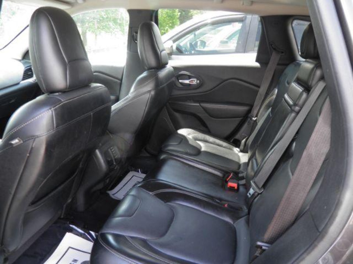 2015 GRAY Jeep Cherokee Limited (1C4PJMDB4FW) with an 2.4L L4 engine, AT transmission, located at 19521 New George's Creek Rd SW, Barton, MD, 21521, (301) 463-2404, 39.524323, -79.017906- Photo#3