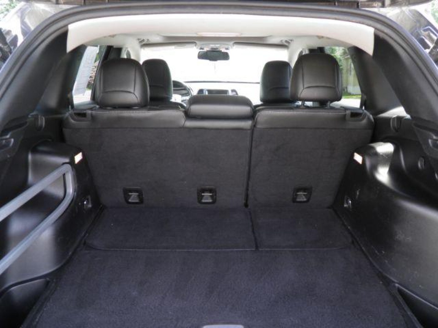 2015 GRAY Jeep Cherokee Limited (1C4PJMDB4FW) with an 2.4L L4 engine, AT transmission, located at 19521 New George's Creek Rd SW, Barton, MD, 21521, (301) 463-2404, 39.524323, -79.017906- Photo#4