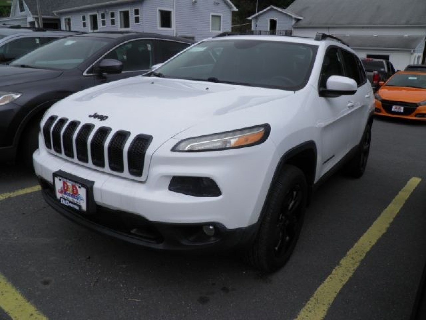 2015 WHITE Jeep Cherokee Latitude Altitude (1C4PJMCB8FW) with an 2.4L L4 engine, AT transmission, located at 15520 McMullen Hwy SW, Belair, MD, 21502, (301) 729-3700, 39.581375, -78.846451- Photo#0
