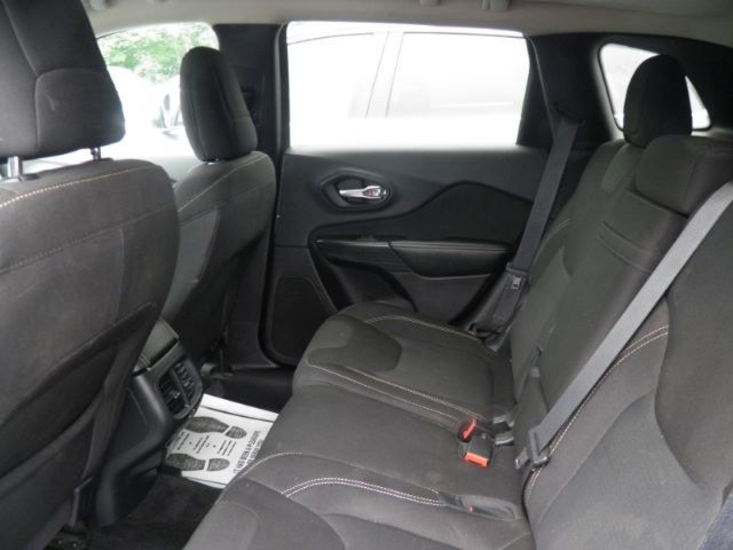 2015 WHITE Jeep Cherokee Latitude Altitude (1C4PJMCB8FW) with an 2.4L L4 engine, AT transmission, located at 15520 McMullen Hwy SW, Belair, MD, 21502, (301) 729-3700, 39.581375, -78.846451- Photo#3