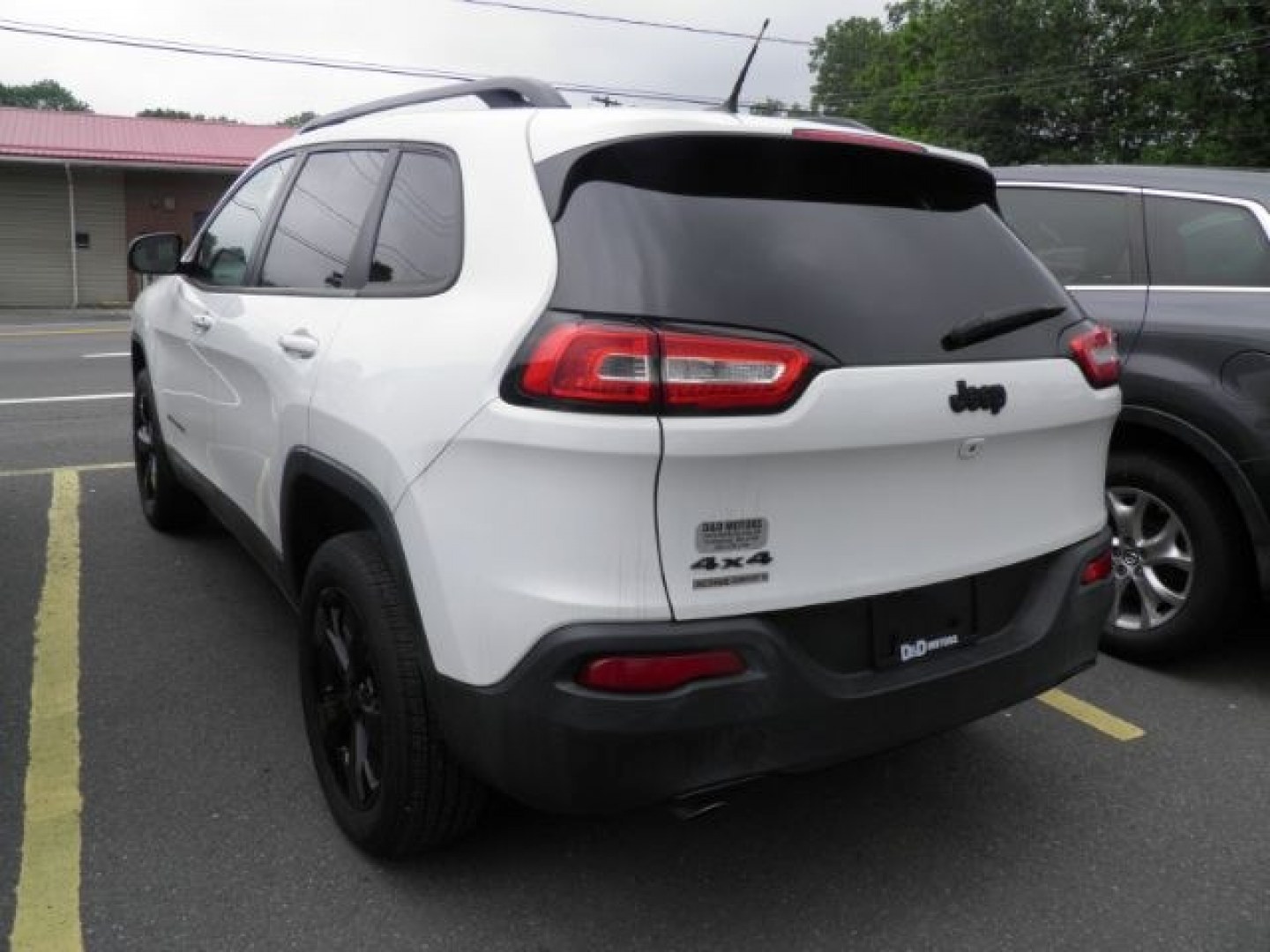2015 WHITE Jeep Cherokee Latitude Altitude (1C4PJMCB8FW) with an 2.4L L4 engine, AT transmission, located at 15520 McMullen Hwy SW, Belair, MD, 21502, (301) 729-3700, 39.581375, -78.846451- Photo#5