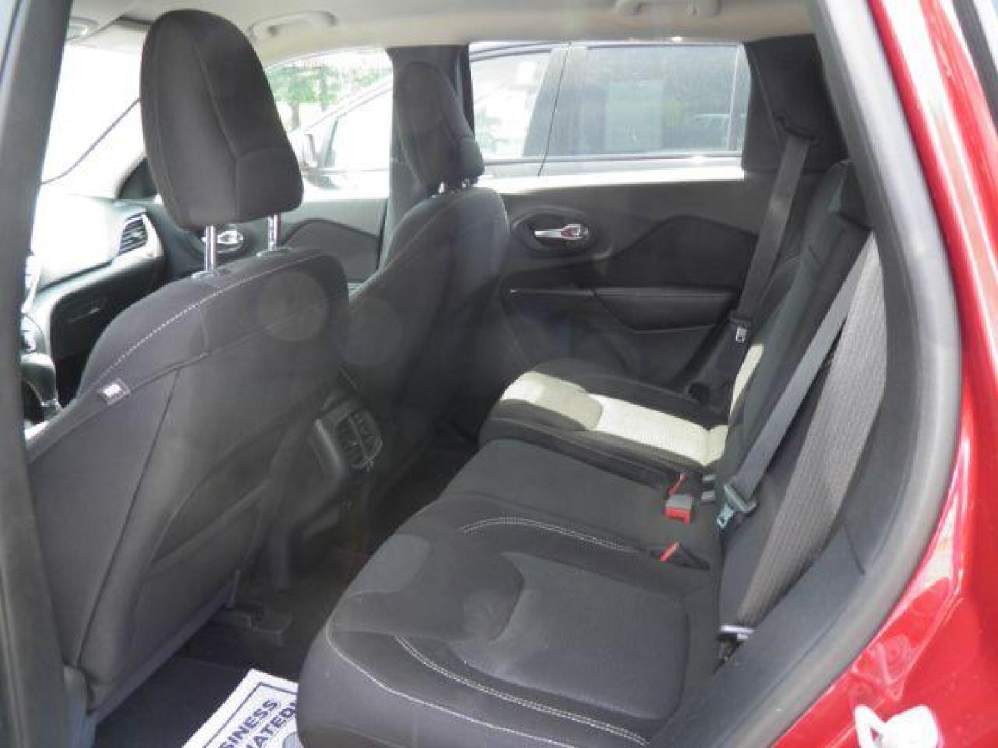 2015 RED Jeep Cherokee Latitude 4WD (1C4PJMCB2FW) with an 2.4L L4 engine, AT transmission, located at 19521 New George's Creek Rd SW, Barton, MD, 21521, (301) 463-2404, 39.524323, -79.017906 - Photo#3