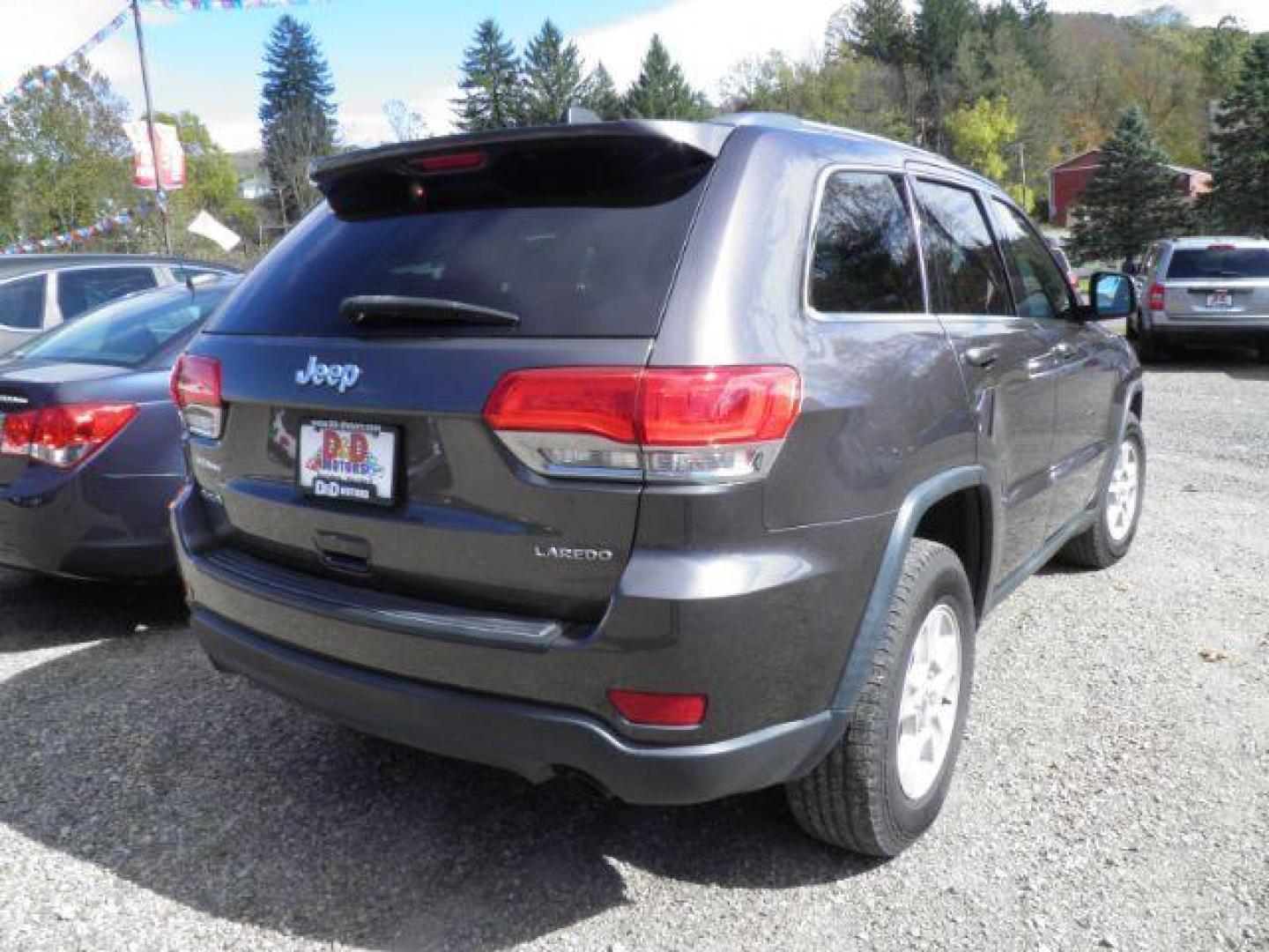 2015 GRAY Jeep Grand Cherokee Laredo (1C4RJFAG9FC) with an 3.6L V6 engine, located at 19521 New George's Creek Rd SW, Barton, MD, 21521, (301) 463-2404, 39.524323, -79.017906 - Photo#5