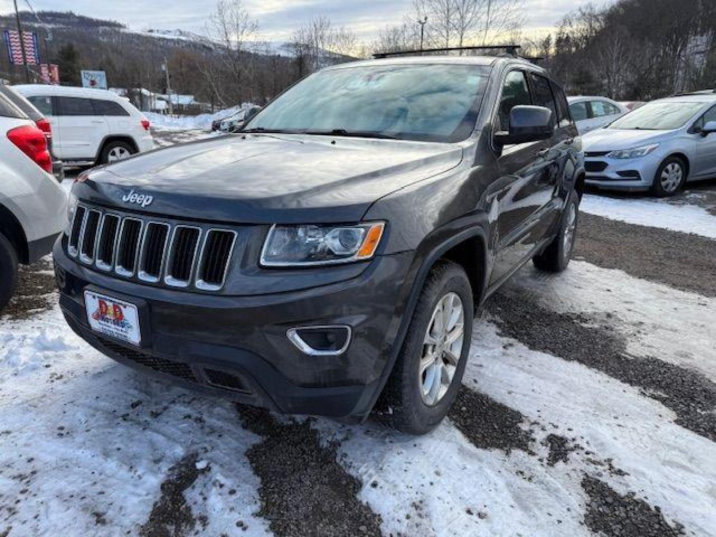2015 GRAY Jeep Grand Cherokee Laredo (1C4RJFAG3FC) with an 3.6L V6 engine, AT transmission, located at 19521 New George's Creek Rd SW, Barton, MD, 21521, (301) 463-2404, 39.524323, -79.017906 - Photo#0