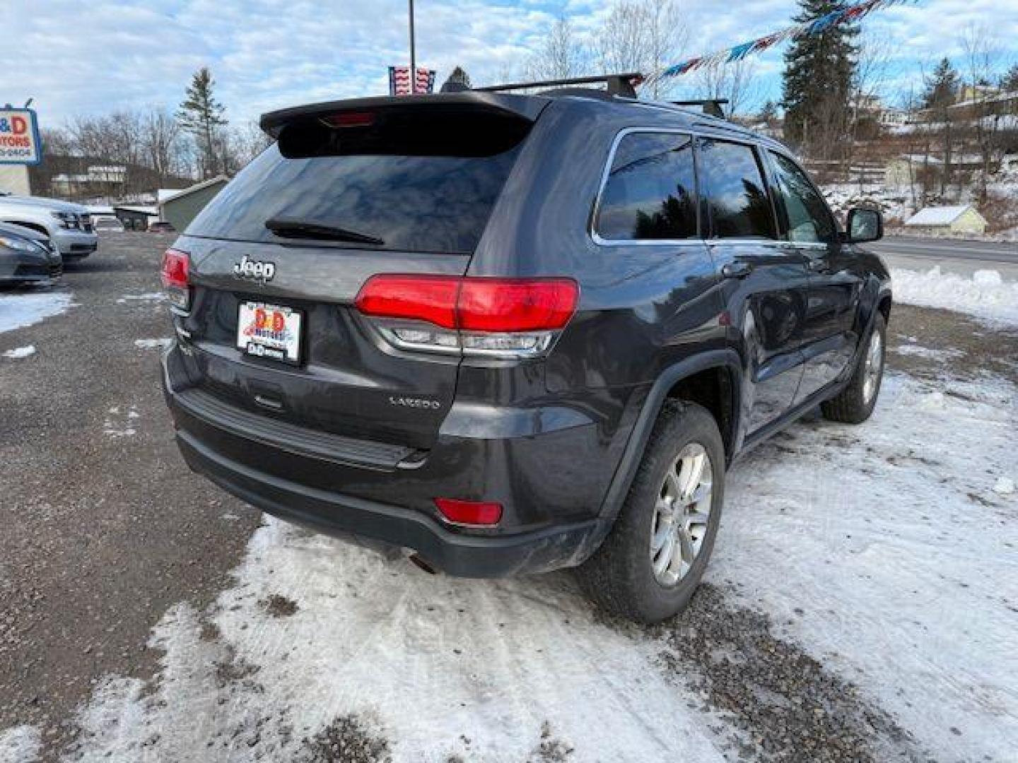 2015 GRAY Jeep Grand Cherokee Laredo (1C4RJFAG3FC) with an 3.6L V6 engine, AT transmission, located at 19521 New George's Creek Rd SW, Barton, MD, 21521, (301) 463-2404, 39.524323, -79.017906 - Photo#1