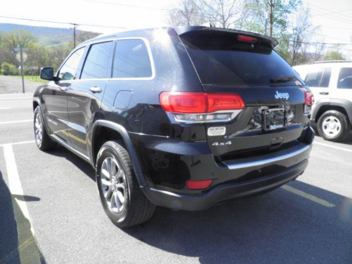 2015 BLACK Jeep Grand Cherokee Limited (1C4RJFBG2FC) with an 3.6L V6 engine, located at 15520 McMullen Hwy SW, Belair, MD, 21502, (301) 729-3700, 39.581375, -78.846451 - Photo#5