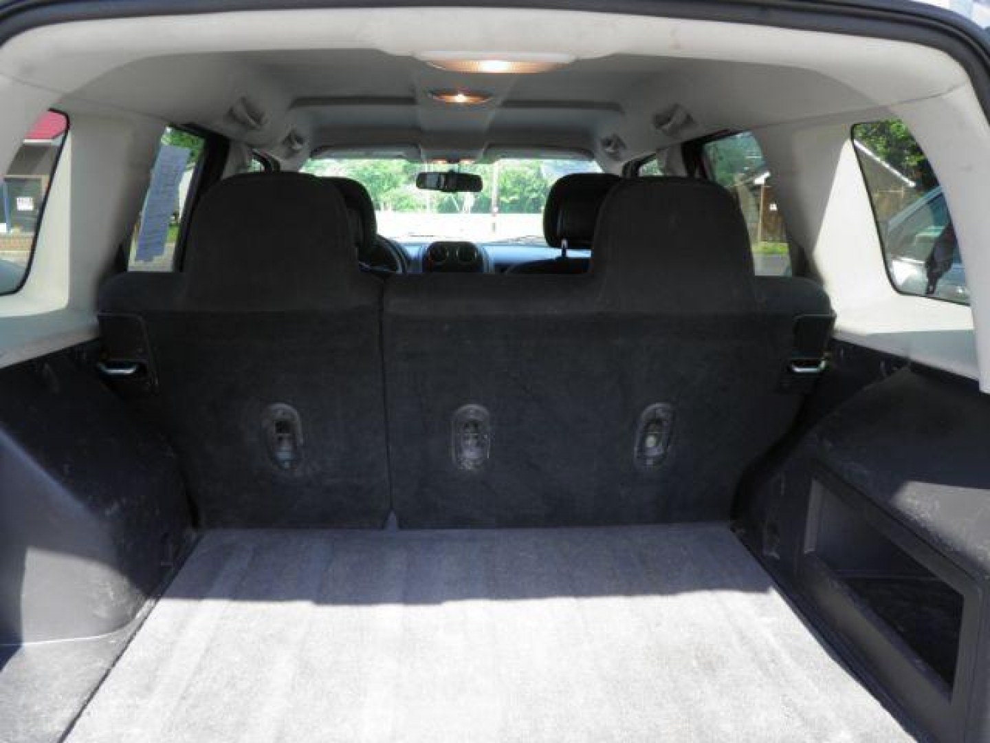 2015 Gray Jeep Patriot Sport (1C4NJPBA2FD) with an 2.4L I4 engine, 5SP transmission, located at 19521 New George's Creek Rd SW, Barton, MD, 21521, (301) 463-2404, 39.524323, -79.017906- Photo#4
