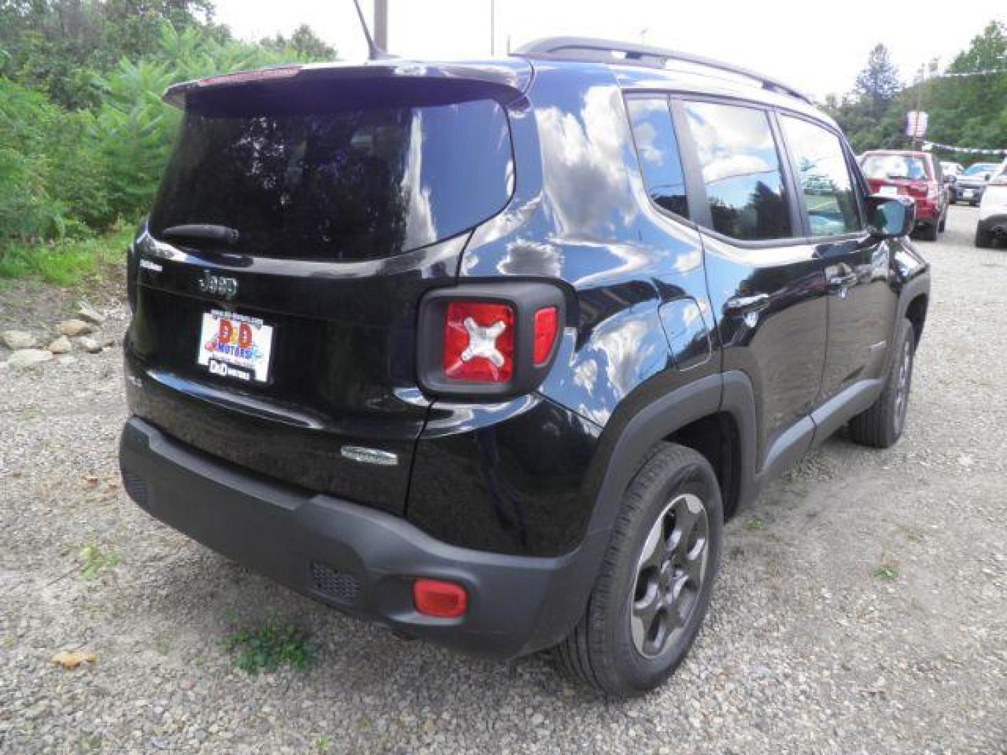 2015 Black Jeep Renegade Latitude (ZACCJBBH7FP) with an 2.4L I4 engine, MAN transmission, located at 19521 New George's Creek Rd SW, Barton, MD, 21521, (301) 463-2404, 39.524323, -79.017906 - Photo#5