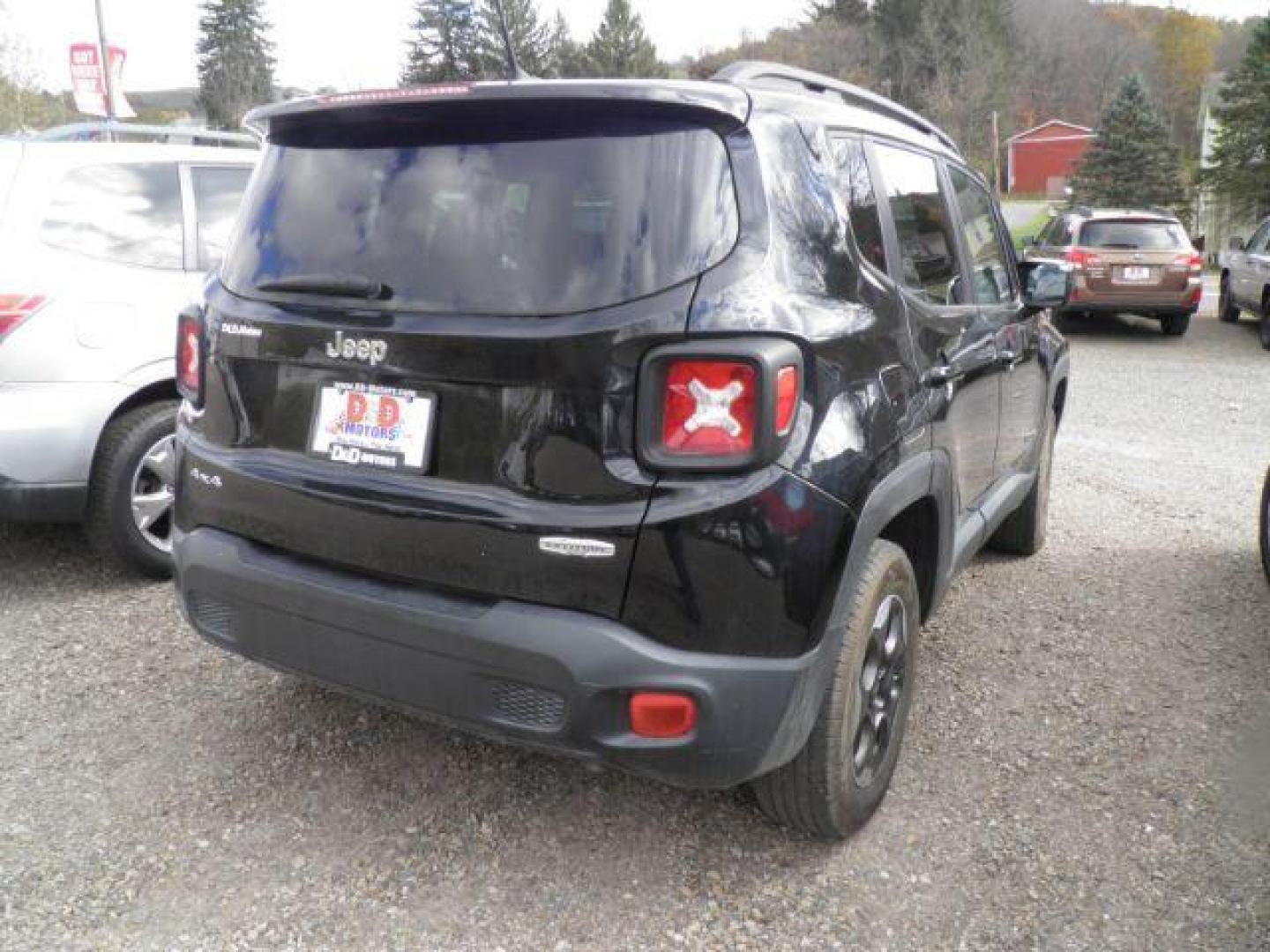 2015 Black Jeep Renegade Latitude (ZACCJBBH7FP) with an 2.4L I4 engine, MAN transmission, located at 19521 New George's Creek Rd SW, Barton, MD, 21521, (301) 463-2404, 39.524323, -79.017906 - Photo#5