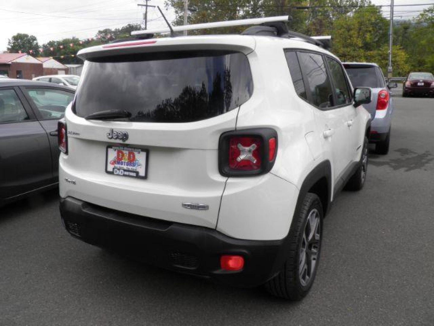 2015 White Jeep Renegade Latitude (ZACCJBBT0FP) with an 2.4L I4 engine, AT transmission, located at 15520 McMullen Hwy SW, Belair, MD, 21502, (301) 729-3700, 39.581375, -78.846451 - Photo#5