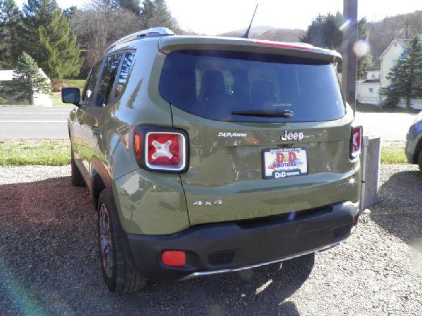 2015 GREEN Jeep Renegade Limited (ZACCJBDT9FP) with an 2.4L L4 engine, located at 19521 New George's Creek Rd SW, Barton, MD, 21521, (301) 463-2404, 39.524323, -79.017906 - Photo#5