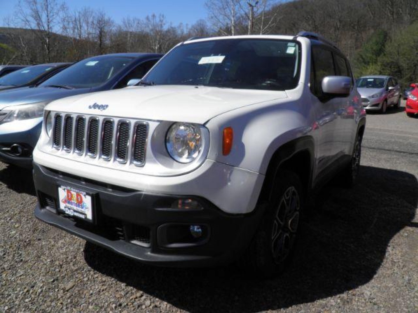2015 WHITE Jeep Renegade Limited (ZACCJBDT8FP) with an 2.4L L4 engine, AT transmission, located at 19521 New George's Creek Rd SW, Barton, MD, 21521, (301) 463-2404, 39.524323, -79.017906- Photo#0