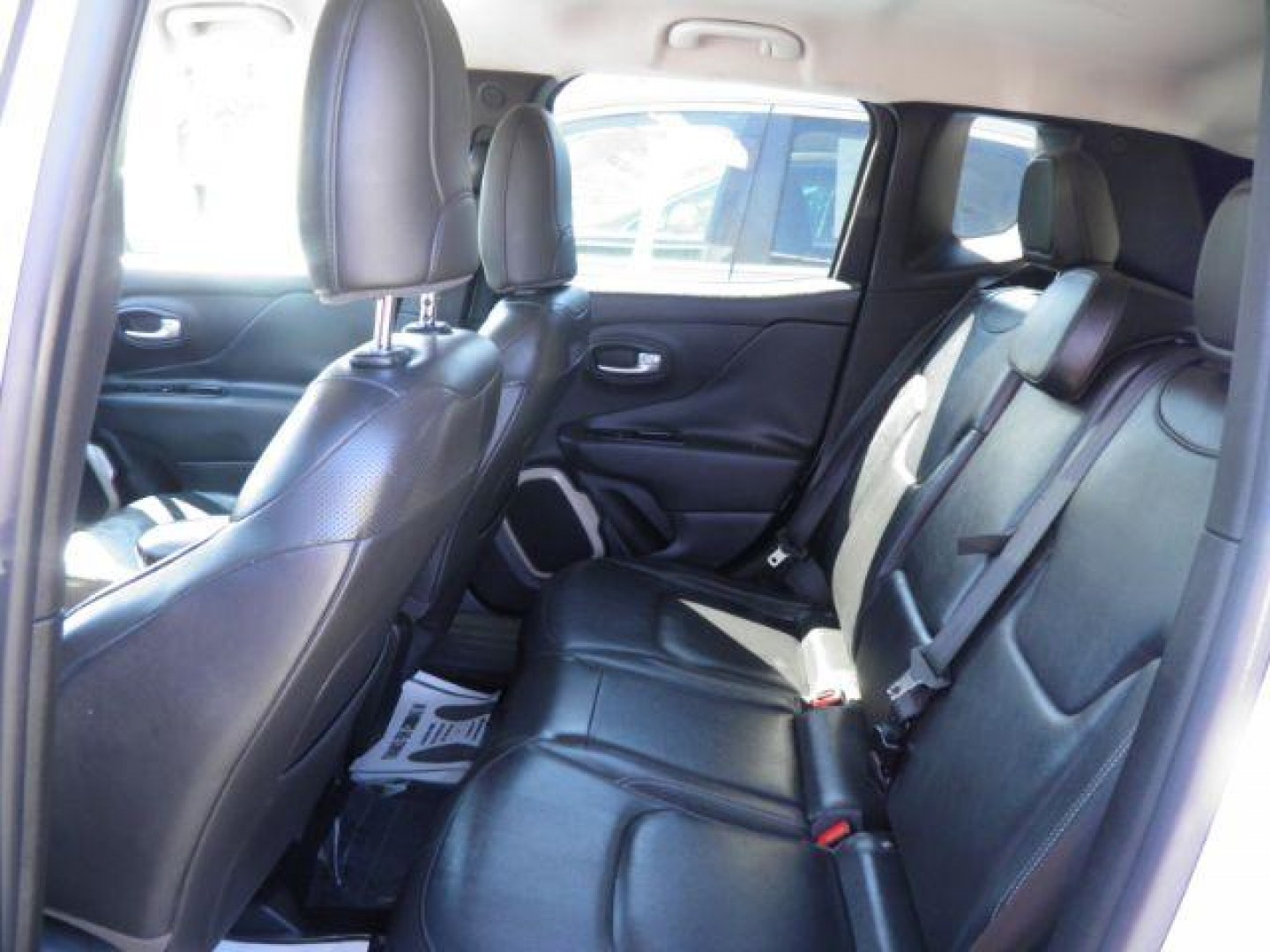 2015 WHITE Jeep Renegade Limited (ZACCJBDT8FP) with an 2.4L L4 engine, AT transmission, located at 19521 New George's Creek Rd SW, Barton, MD, 21521, (301) 463-2404, 39.524323, -79.017906- Photo#3