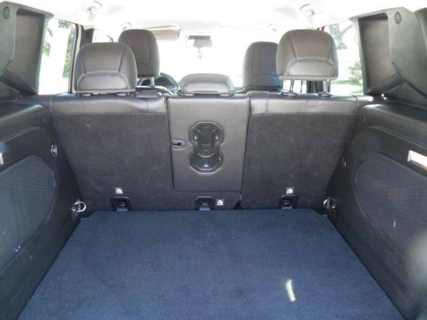 2015 WHITE Jeep Renegade Limited (ZACCJBDT8FP) with an 2.4L L4 engine, AT transmission, located at 19521 New George's Creek Rd SW, Barton, MD, 21521, (301) 463-2404, 39.524323, -79.017906- Photo#4