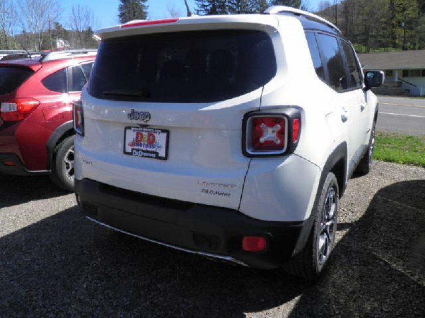 2015 WHITE Jeep Renegade Limited (ZACCJBDT8FP) with an 2.4L L4 engine, AT transmission, located at 19521 New George's Creek Rd SW, Barton, MD, 21521, (301) 463-2404, 39.524323, -79.017906- Photo#5