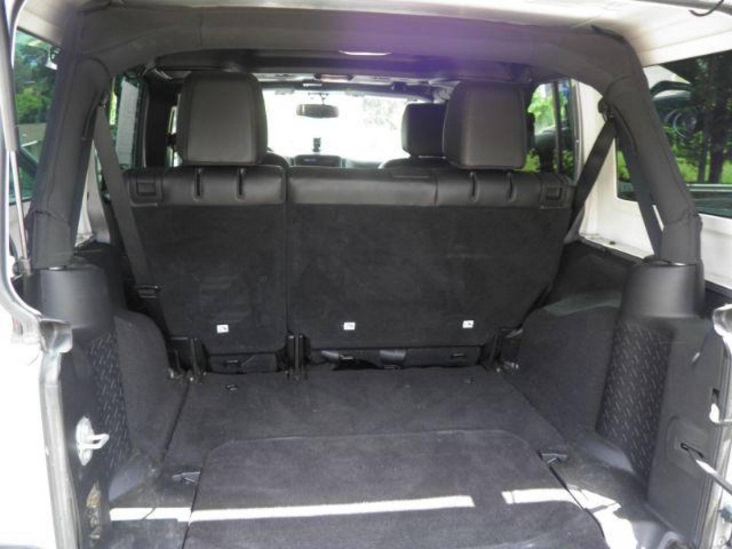 2015 SILVER Jeep Wrangler Unlimited Altitude (1C4BJWEG3FL) with an 3.6L V6 engine, located at 15520 McMullen Hwy SW, Belair, MD, 21502, (301) 729-3700, 39.581375, -78.846451- Photo#4
