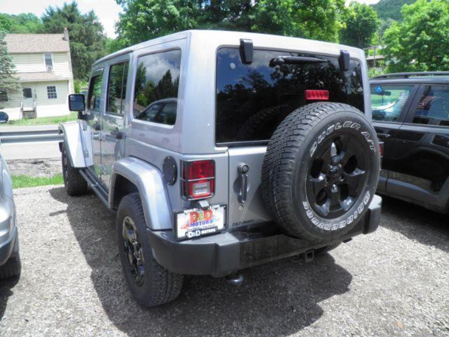 2015 SILVER Jeep Wrangler Unlimited Altitude (1C4BJWEG3FL) with an 3.6L V6 engine, located at 15520 McMullen Hwy SW, Belair, MD, 21502, (301) 729-3700, 39.581375, -78.846451- Photo#5