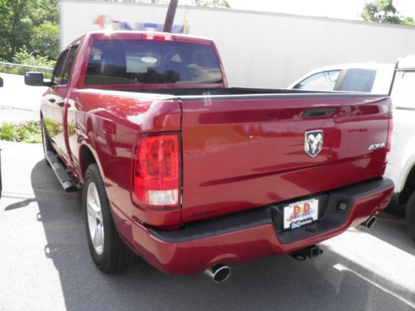 2015 RED Ram 1500 Express (1C6RR7FT6FS) with an 3.6L V6 engine, AT transmission, located at 15520 McMullen Hwy SW, Belair, MD, 21502, (301) 729-3700, 39.581375, -78.846451- Photo#4