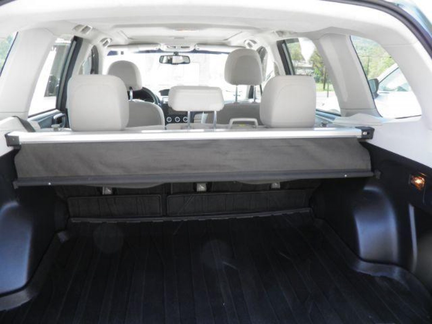 2015 GREEN Subaru Forester 2.5i Premium (JF2SJADC9FG) with an 2.5 L4 engine, 5/SP transmission, located at 15520 McMullen Hwy SW, Belair, MD, 21502, (301) 729-3700, 39.581375, -78.846451 - Photo#4