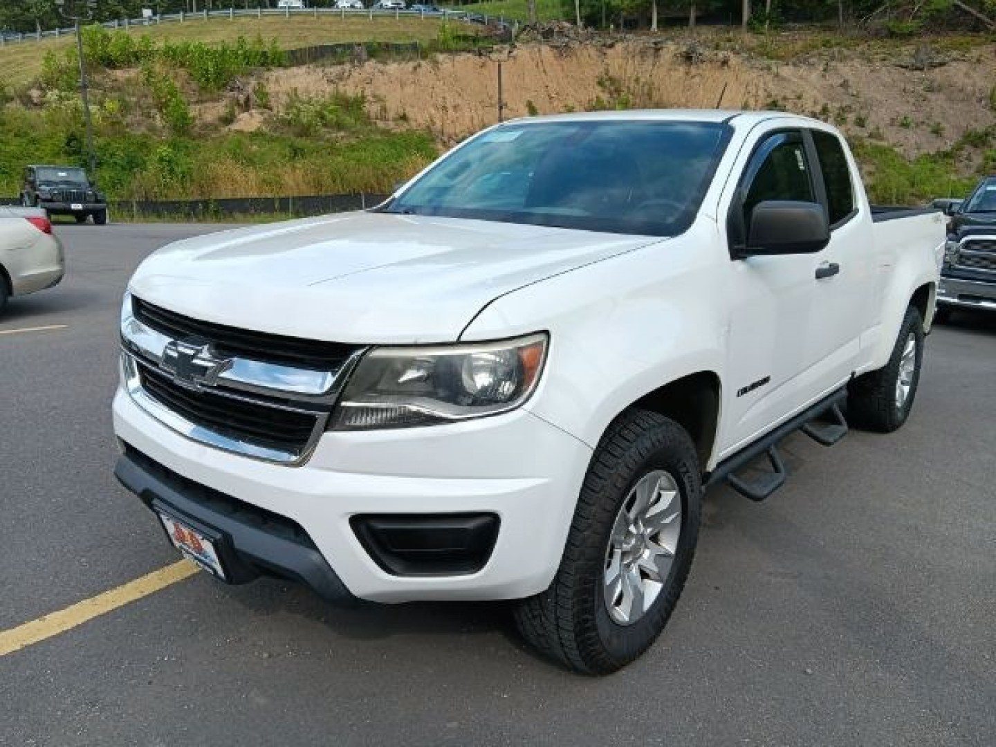 2016 WHITE Chevrolet Colorado Work Truck Ext. Cab 4WD (1GCHTBEA1G1) with an 2.5 L4 engine, AT transmission, located at 15520 McMullen Hwy SW, Belair, MD, 21502, (301) 729-3700, 39.581375, -78.846451- Photo#0