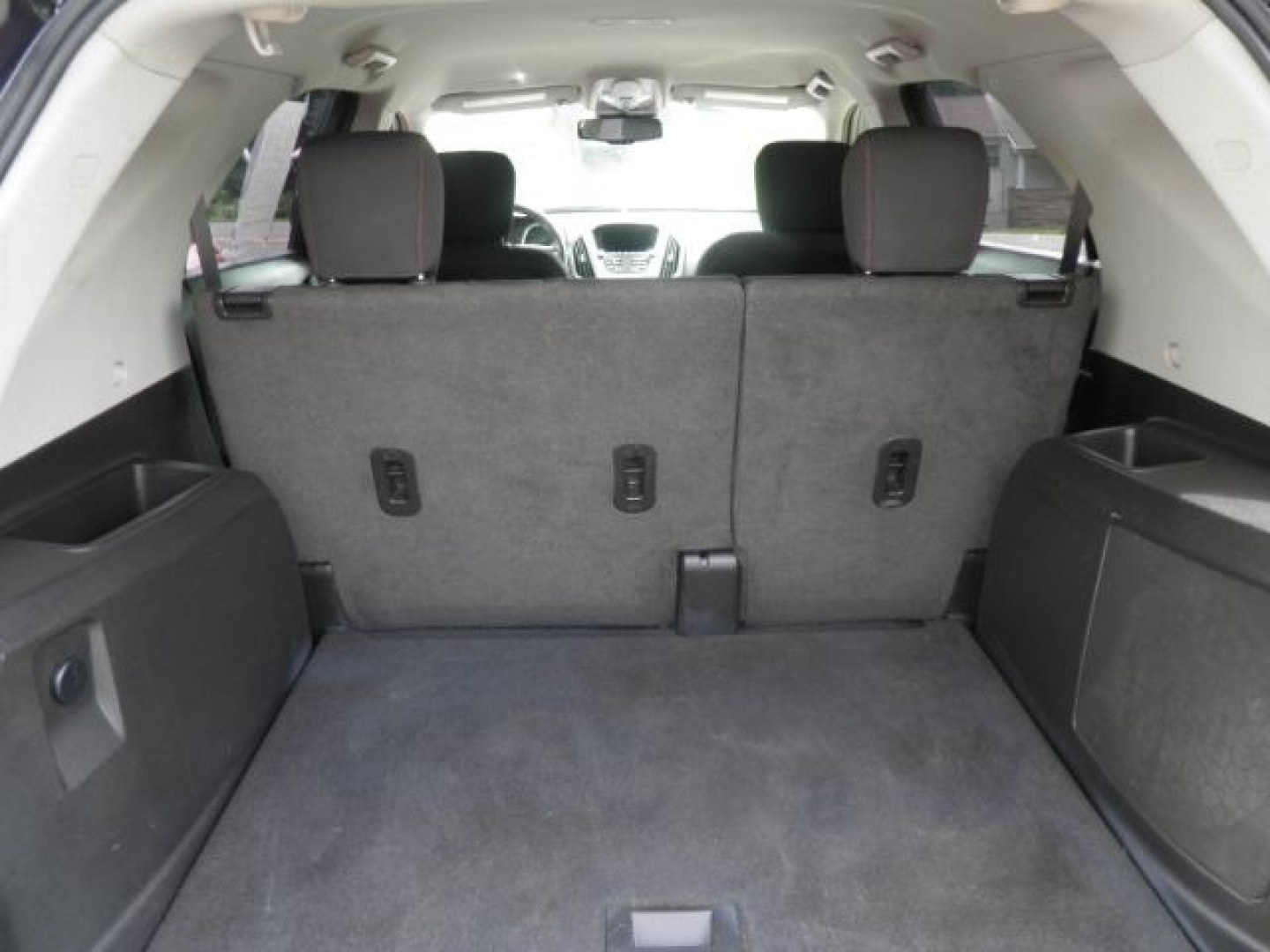 2016 GRAY Chevrolet Equinox LS (2GNFLEEK4G6) with an 2.4L L4 engine, AT transmission, located at 19521 New George's Creek Rd SW, Barton, MD, 21521, (301) 463-2404, 39.524323, -79.017906- Photo#4