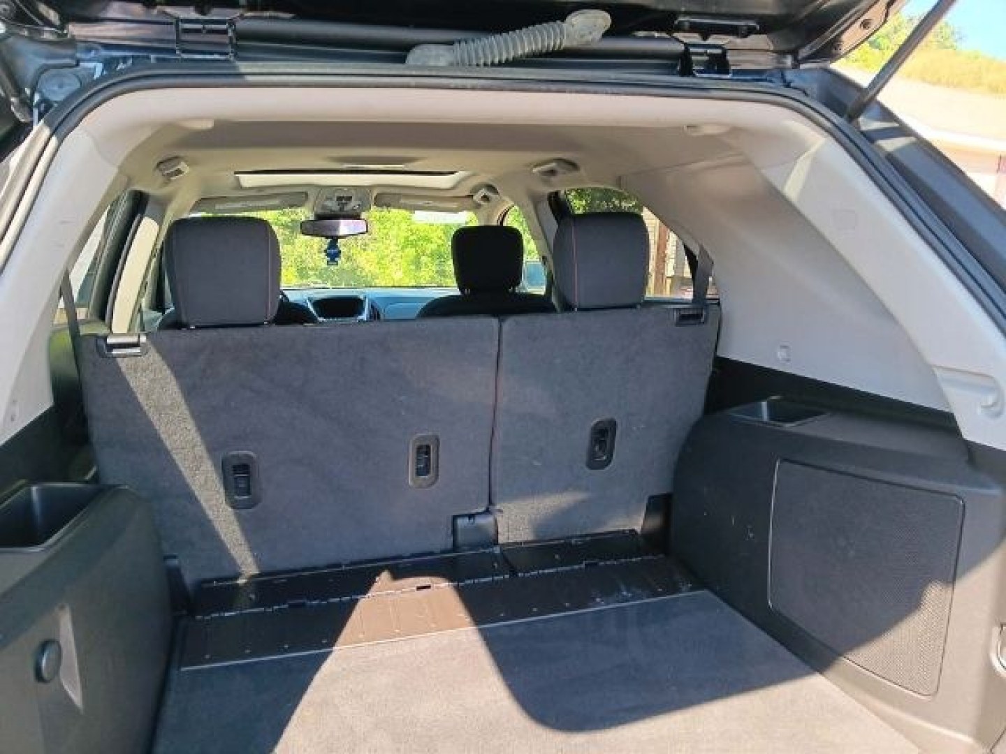 2016 Black Chevrolet Equinox LT (2GNFLFEK7G6) with an 3.6L V6 engine, AT transmission, located at 19521 New George's Creek Rd SW, Barton, MD, 21521, (301) 463-2404, 39.524323, -79.017906- Photo#3