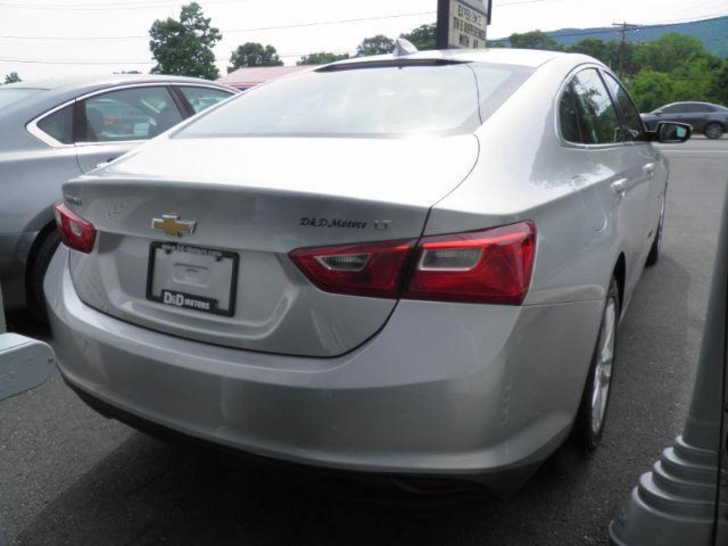 2016 SILVER Chevrolet Malibu 1LT (1G1ZE5ST8GF) with an 1.5l L4 engine, AT transmission, located at 15520 McMullen Hwy SW, Belair, MD, 21502, (301) 729-3700, 39.581375, -78.846451 - Photo#4