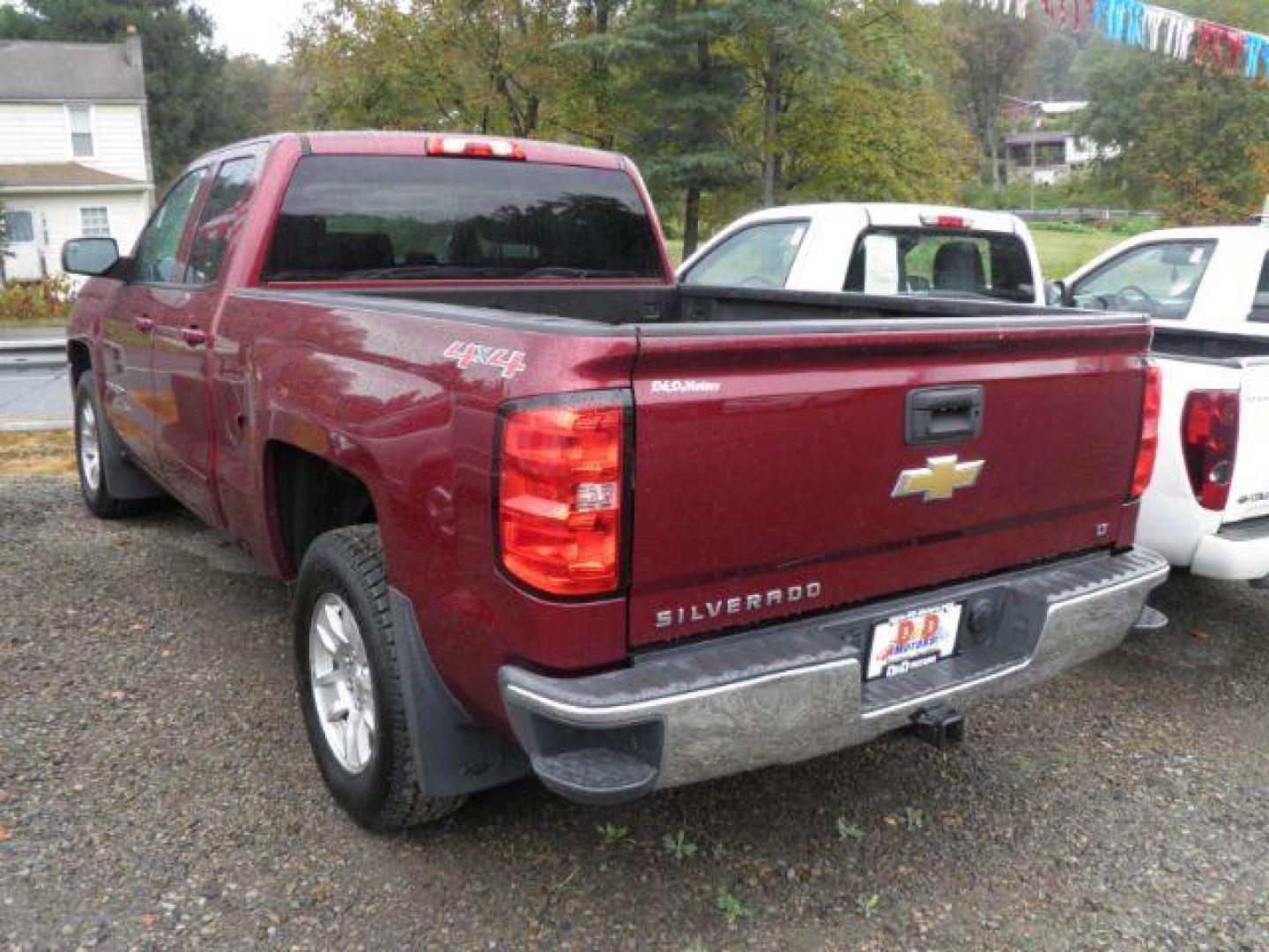 2016 Red Chevrolet Silverado 1500 1LT (1GCVKREH8GZ) with an 4.3L V6 engine, AT transmission, located at 15520 McMullen Hwy SW, Belair, MD, 21502, (301) 729-3700, 39.581375, -78.846451 - Photo#4