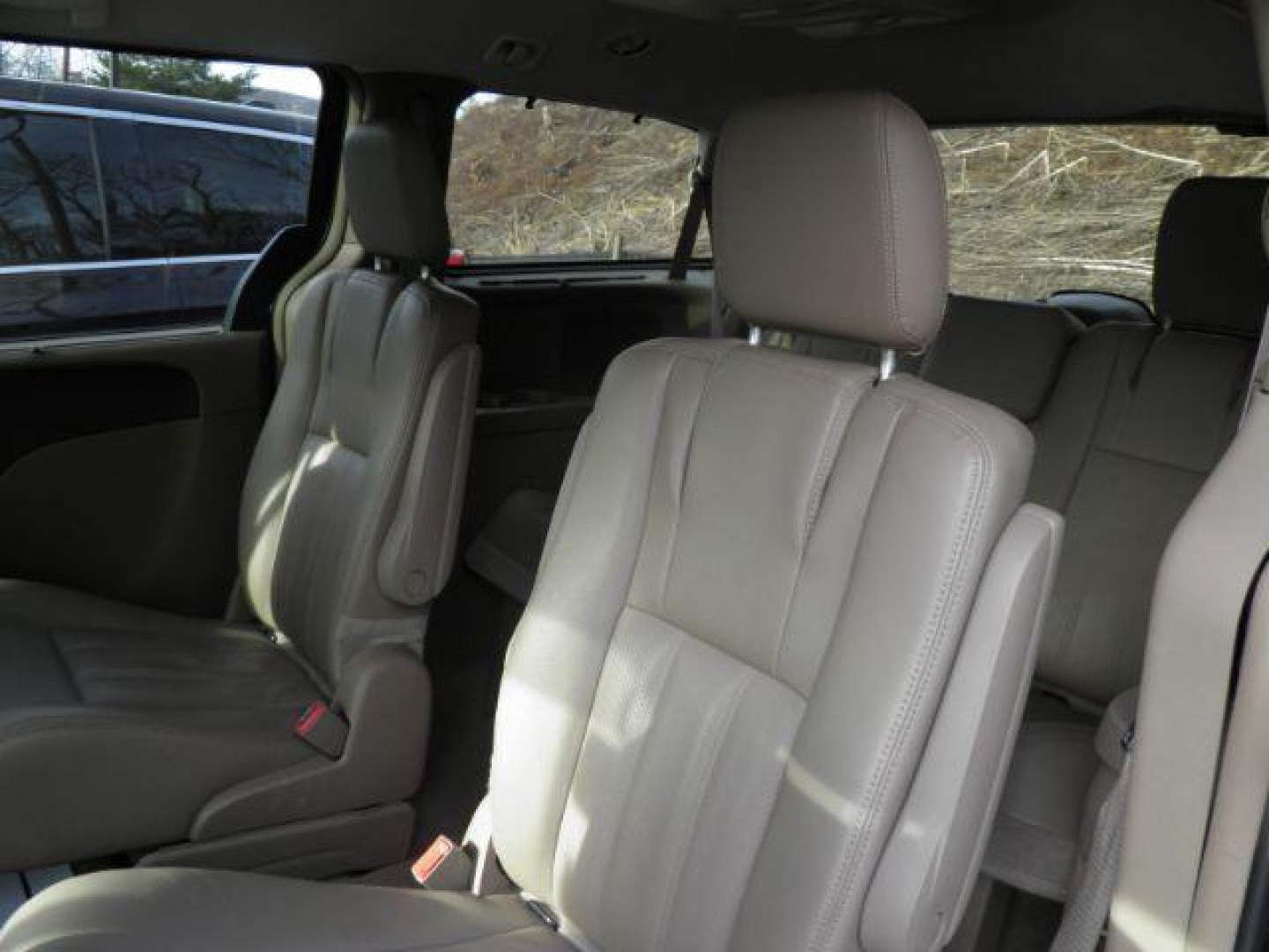 2016 Blue Chrysler Town and Country Touring-L (2C4RC1CGXGR) with an 3.6L V6 engine, AT transmission, located at 15520 McMullen Hwy SW, Belair, MD, 21502, (301) 729-3700, 39.581375, -78.846451 - Photo#3