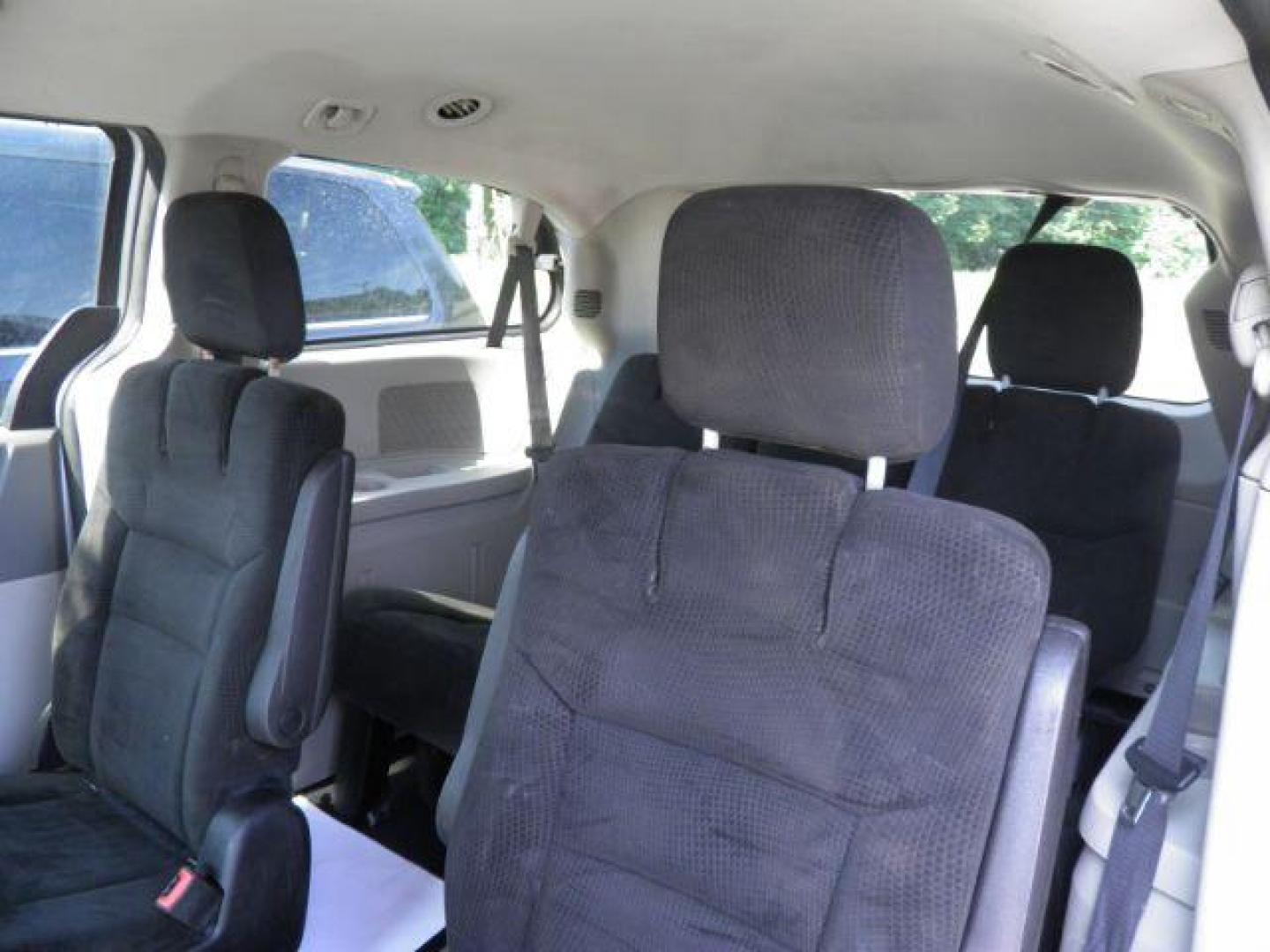 2016 Silver Dodge Grand Caravan SXT (2C4RDGCG3GR) with an 3.6L V6 engine, AT transmission, located at 15520 McMullen Hwy SW, Belair, MD, 21502, (301) 729-3700, 39.581375, -78.846451 - Photo#2